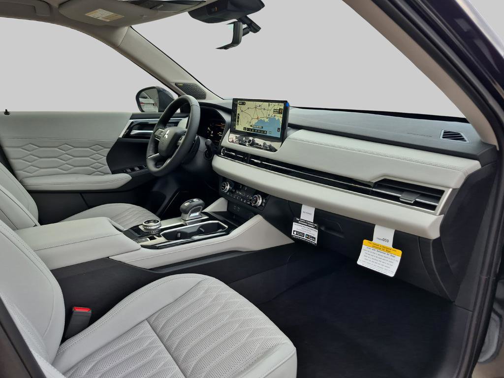 New 2025 Mitsubishi Outlander SEL image 25