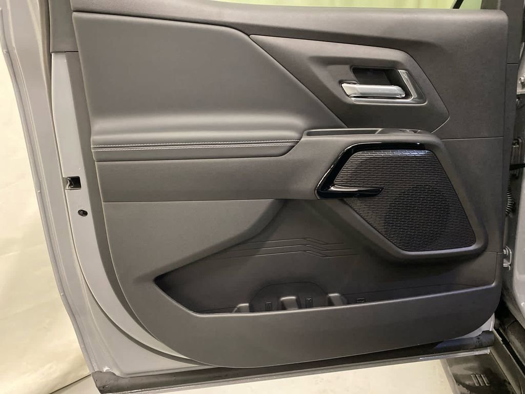 New 2025 Chevrolet Silverado EV LT image 12