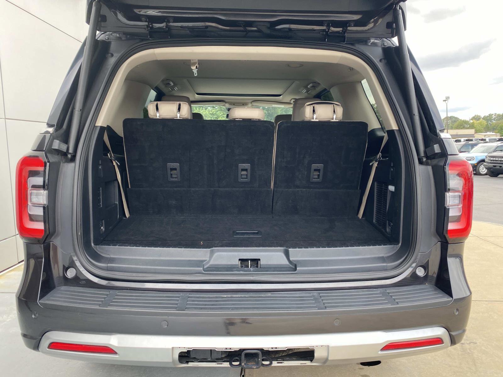 Used 2024 Ford Expedition Limited image 7