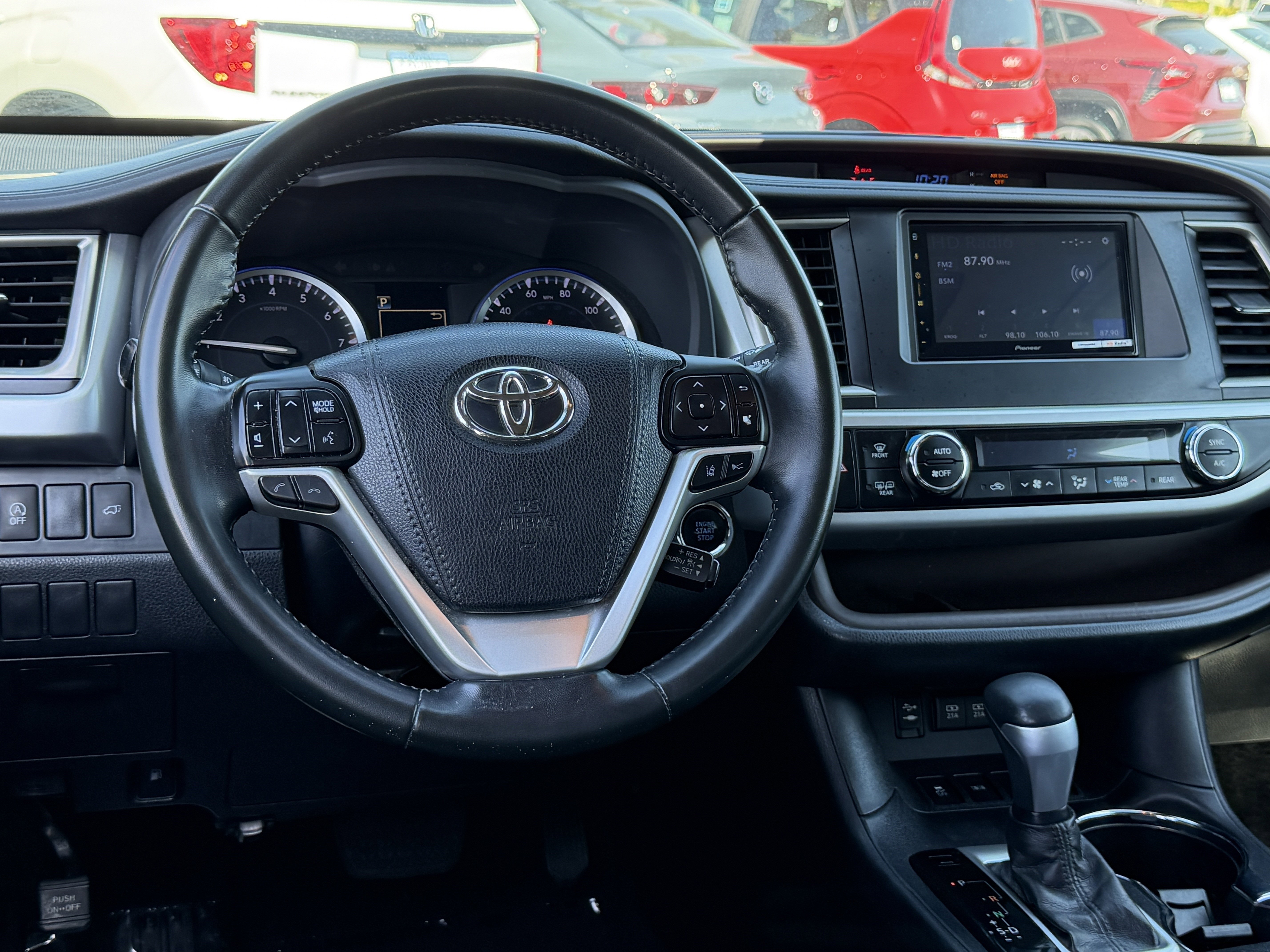 Used 2018 Toyota Highlander XLE FWD image 26