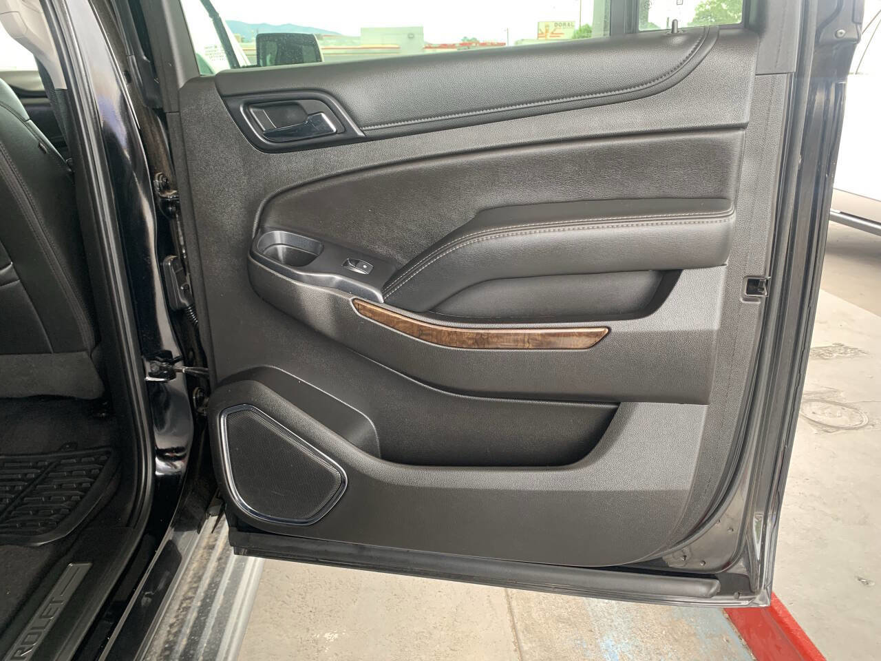 Used 2019 Chevrolet Suburban LT image 13