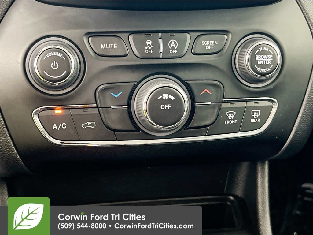Used 2020 Jeep Cherokee Latitude Plus w/ Cold Weather Group AWD/4WD image 9