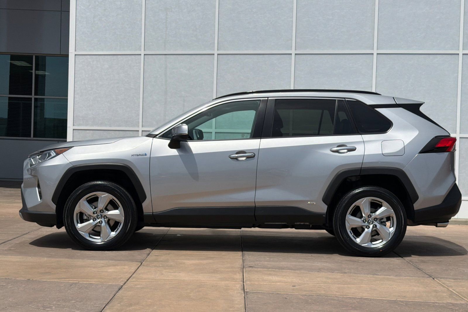 Used 2019 Toyota RAV4 Limited AWD/4WD image 7