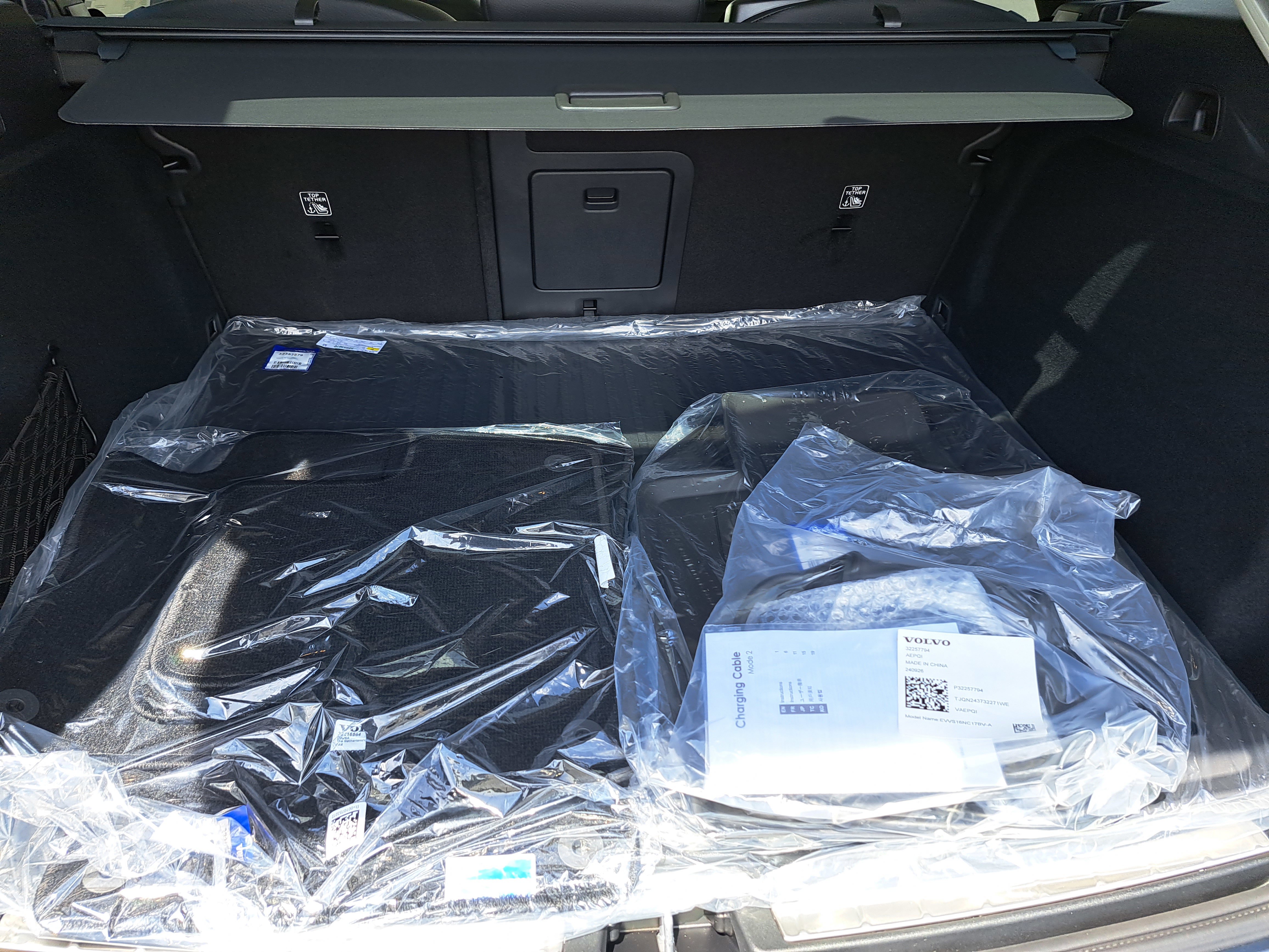 New 2025 Volvo XC60 T8 Plus w/ Protection Package Premier image 9