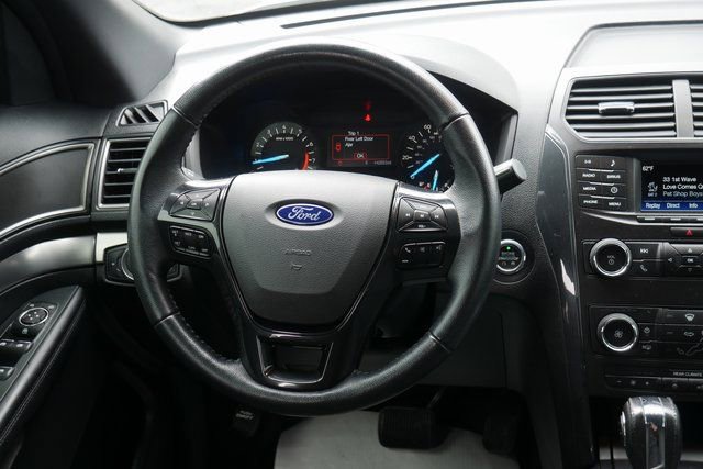 Used 2018 Ford Explorer XLT image 14