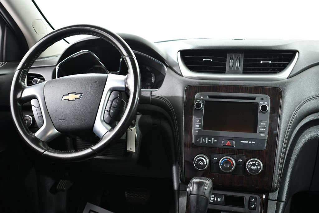 Used 2017 Chevrolet Traverse LT w/ Style and Technology Package FWD image 8
