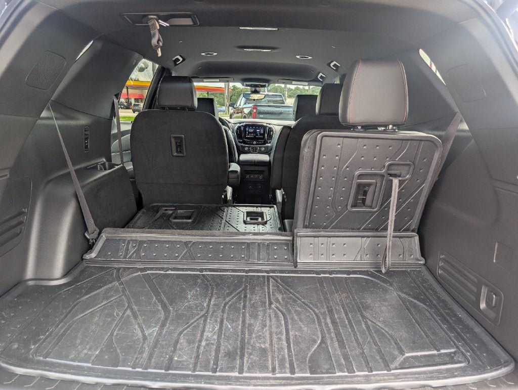 Used 2023 Chevrolet Traverse RS w/ LPO, Floor Liner Package FWD image 5
