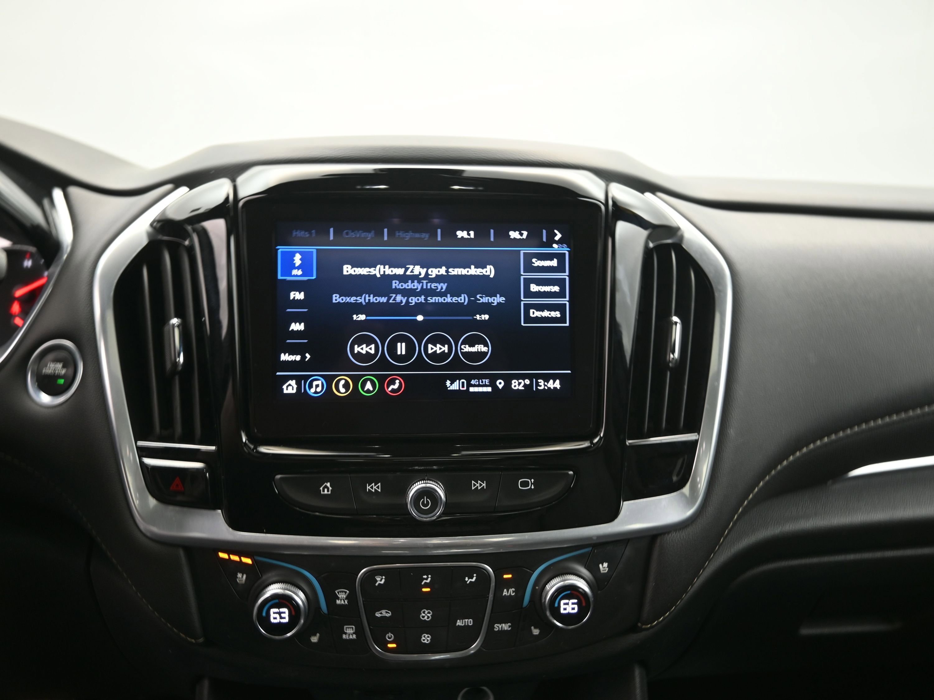 Used 2023 Chevrolet Traverse Premier image 14