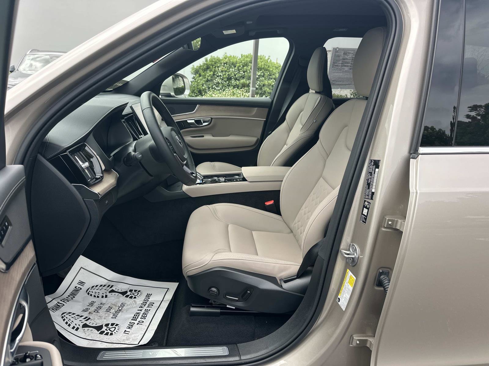Certified 2026 Volvo XC90 B5 Plus AWD/4WD image 17