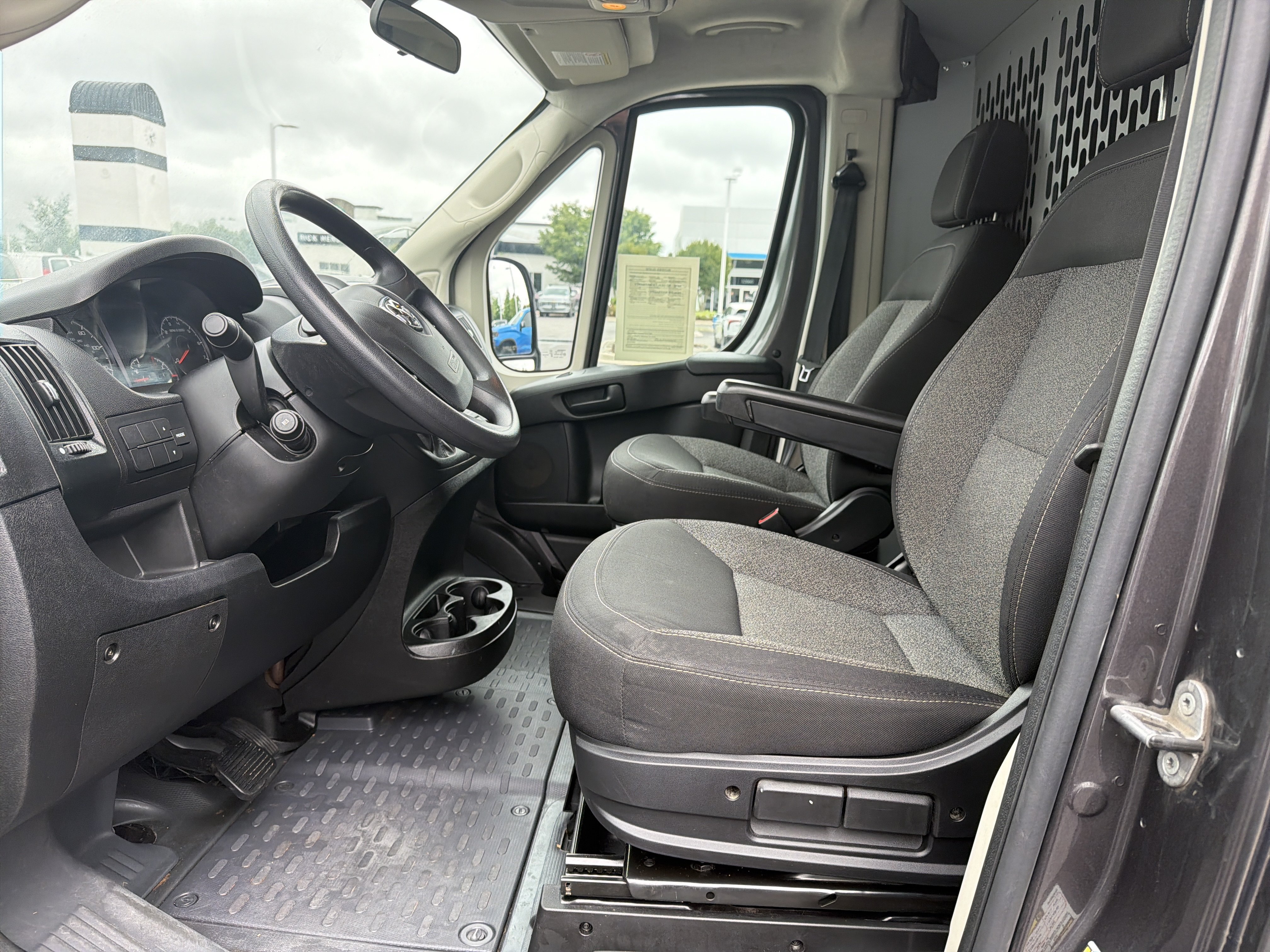 Used 2021 RAM ProMaster 2500 w/ Convenience Group FWD image 17