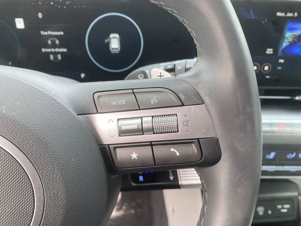 Used 2024 Hyundai Kona SEL w/ Convenience Package image 17