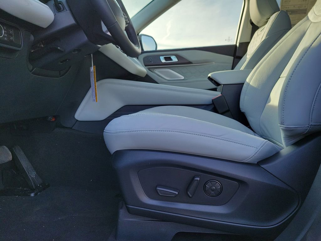 New 2026 Ford Explorer Platinum w/ LUX Leather Package image 17