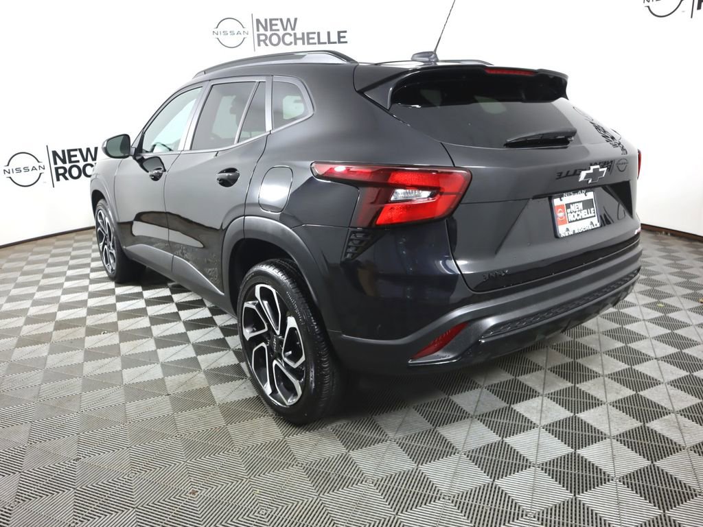 Used 2024 Chevrolet Trax RS image 4