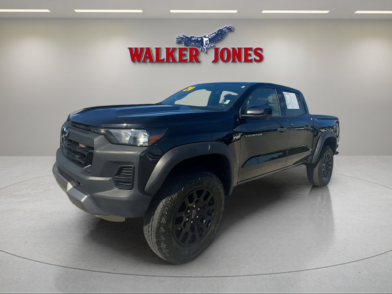 Used 2024 Chevrolet Colorado Trail Boss w/ Technology Package AWD/4WD image 2