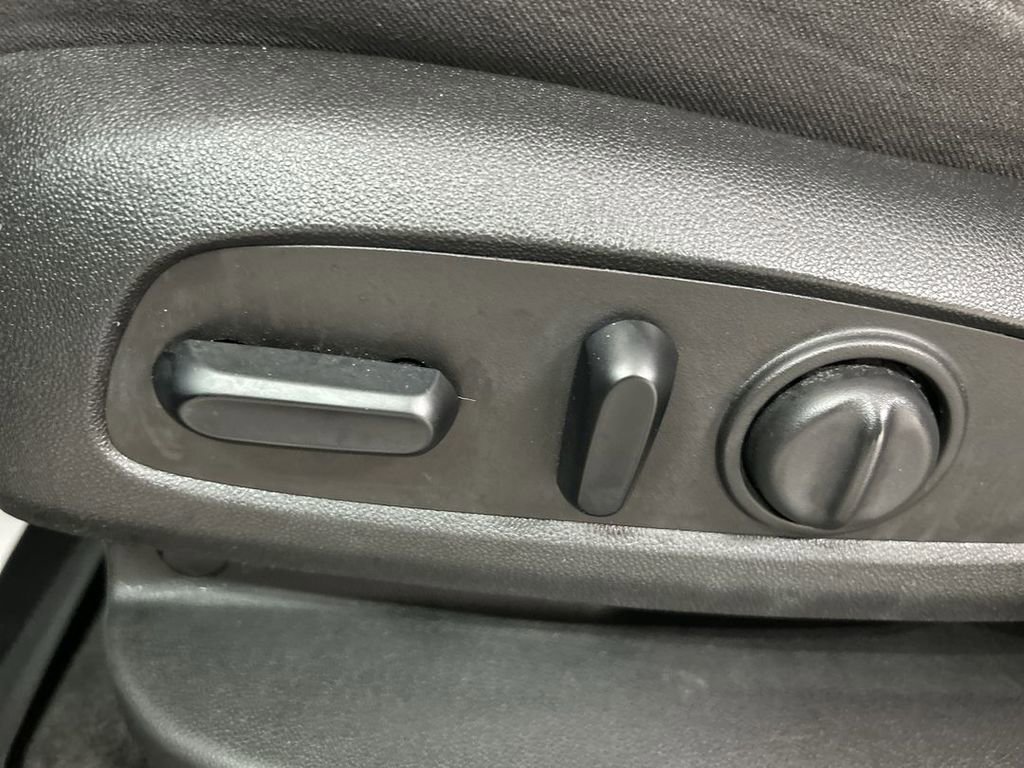 Used 2020 Chevrolet Traverse LT w/ Driver Confidence II Package image 10