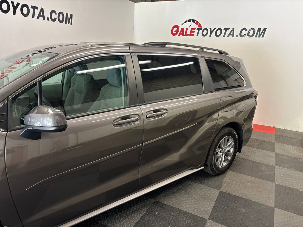 Used 2023 Toyota Sienna LE FWD image 8