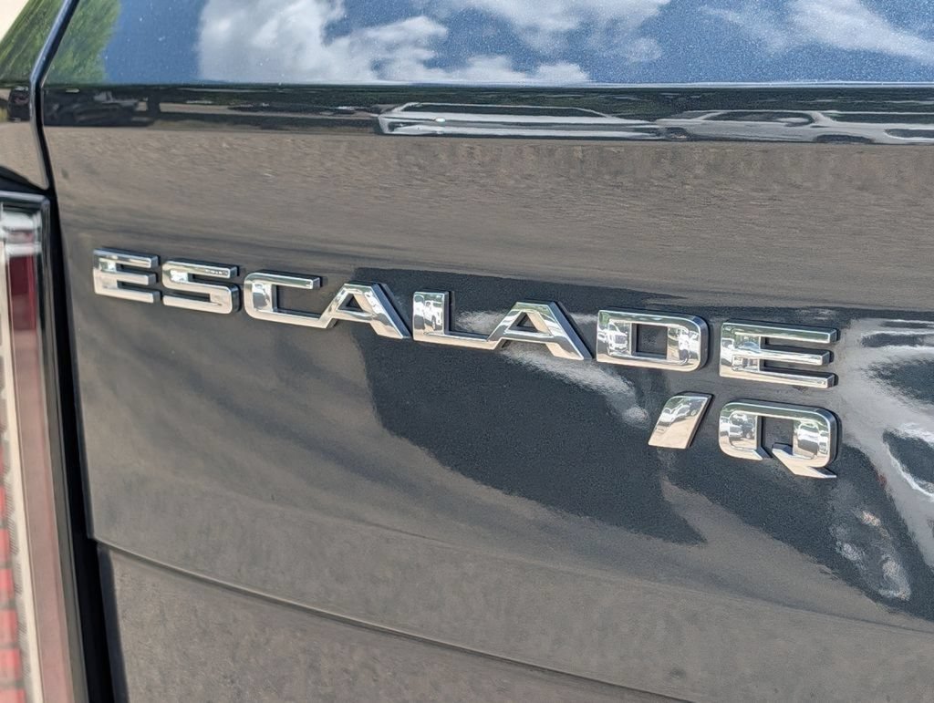 Used 2025 Cadillac Escalade IQ Luxury 2 w/ LPO, Premium Carpet Package AWD/4WD image 11