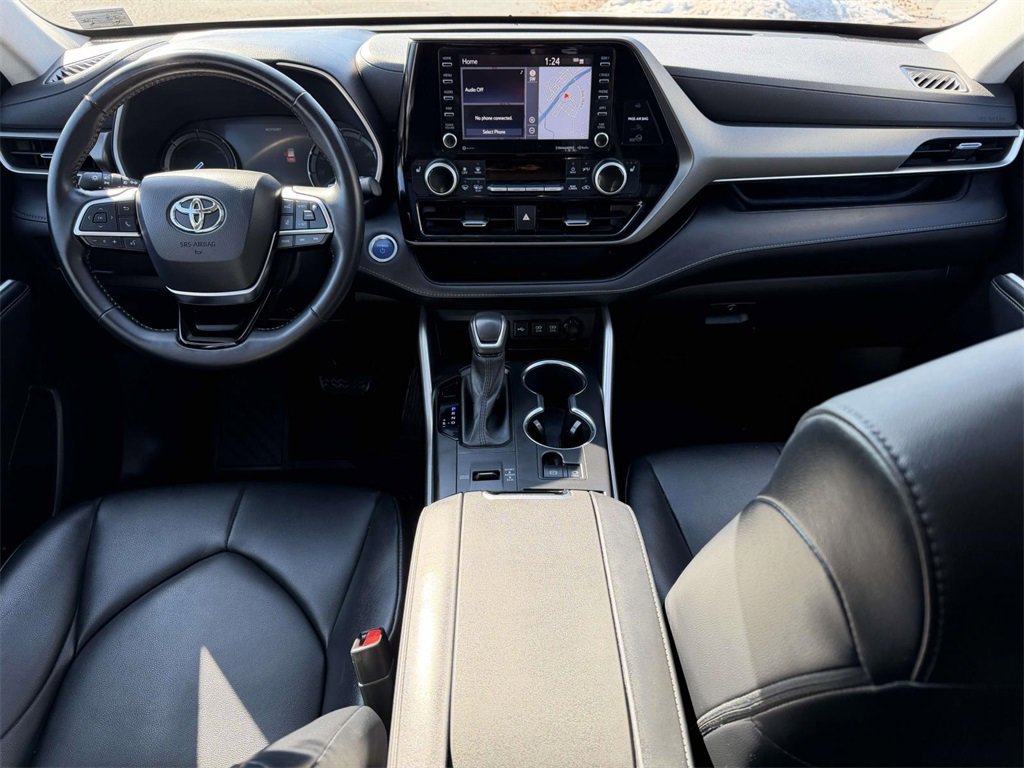 Certified 2021 Toyota Highlander XLE image 2