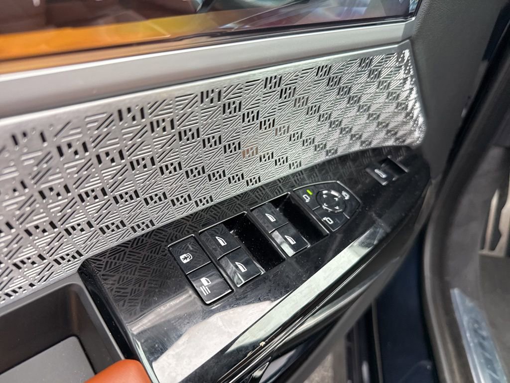 Used 2023 BMW i7 xDrive60 image 8