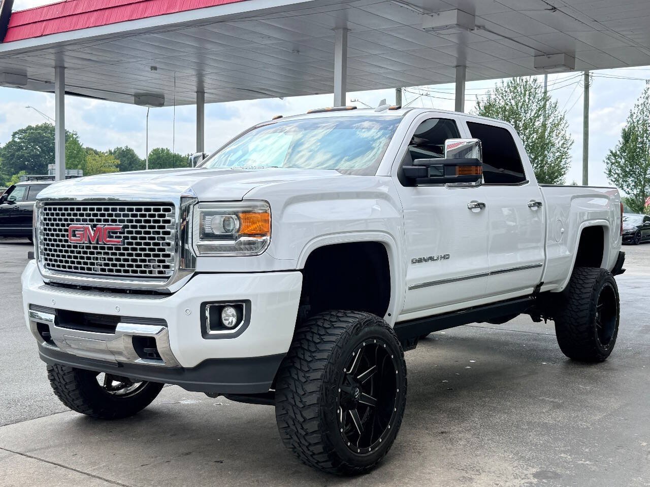 Used 2015 GMC Sierra 2500 Denali w/ Duramax Plus Package AWD/4WD image 6