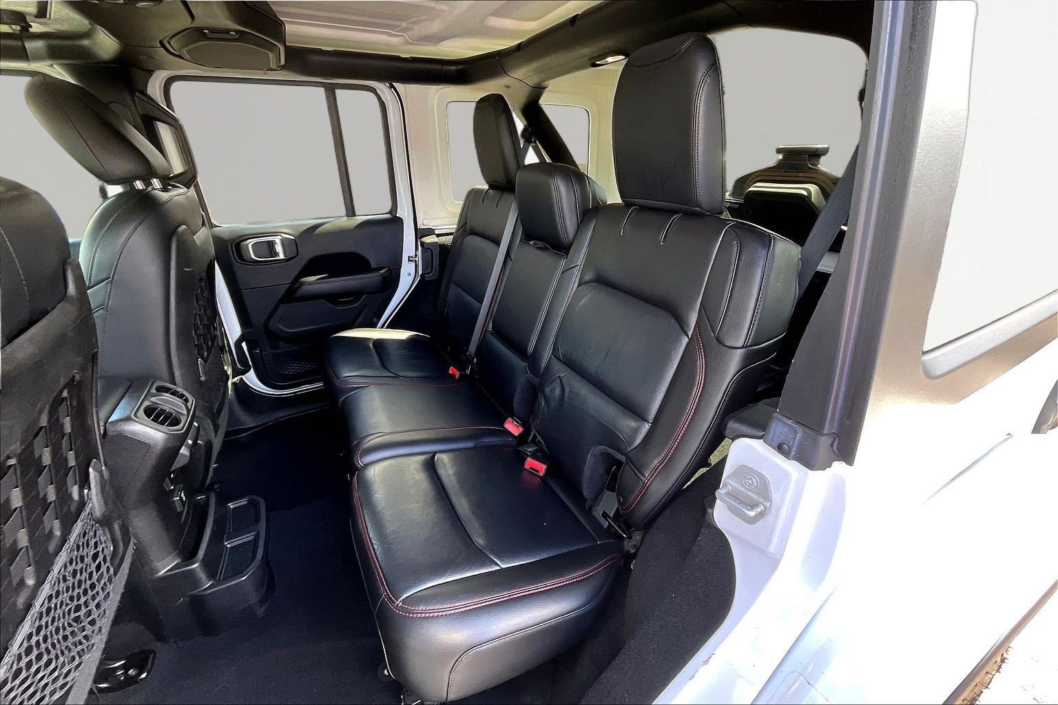 Used 2018 Jeep Wrangler Unlimited Rubicon w/ Dual Top Group AWD/4WD image 22