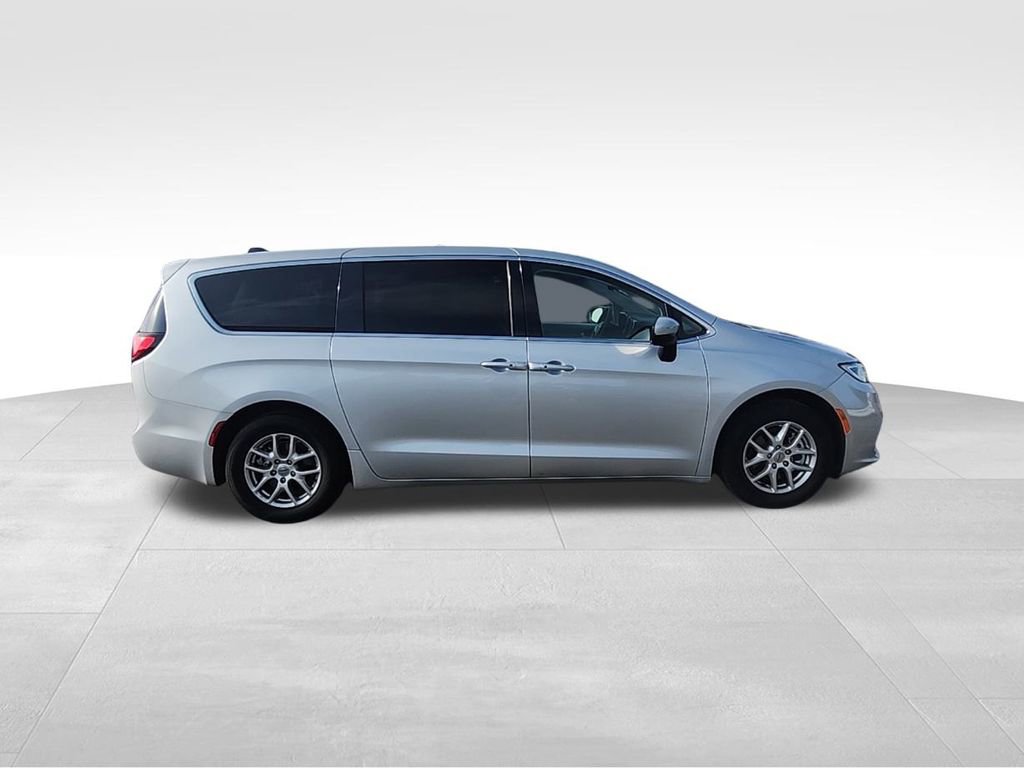 Certified 2023 Chrysler Pacifica Touring-L image 23