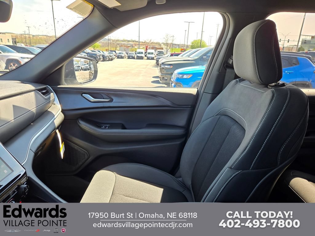 New 2026 Jeep Grand Cherokee L Laredo AWD/4WD image 23