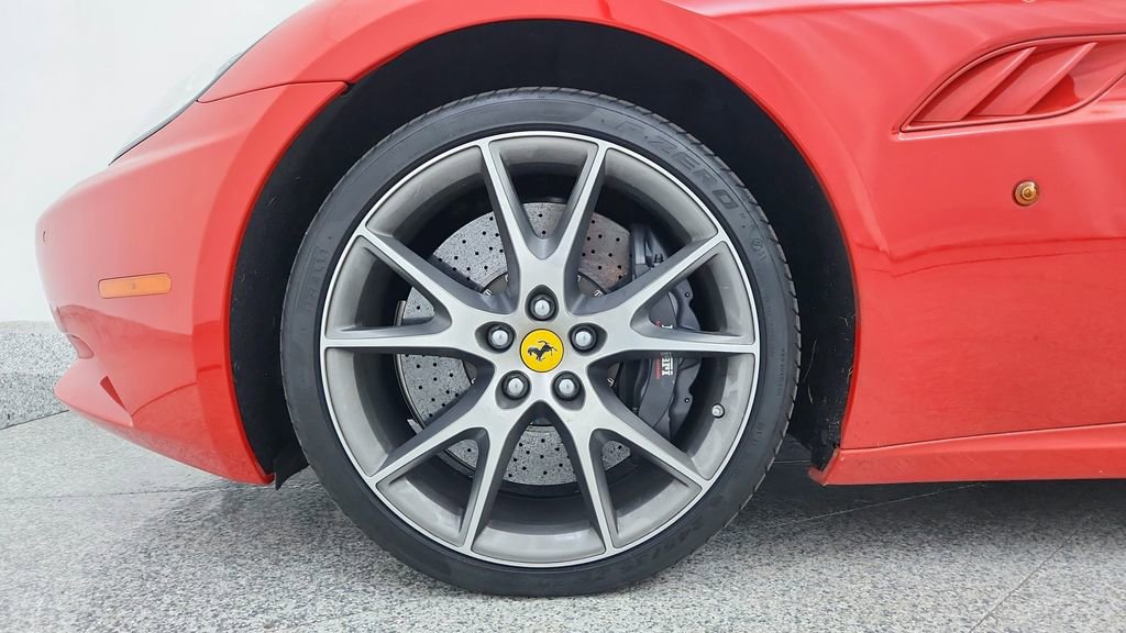 Used 2014 Ferrari California image 13