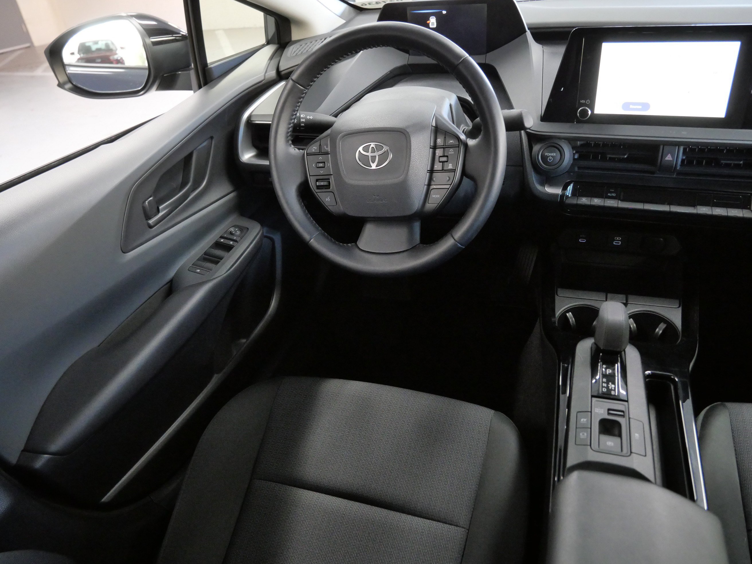 Used 2025 Toyota Prius LE image 10