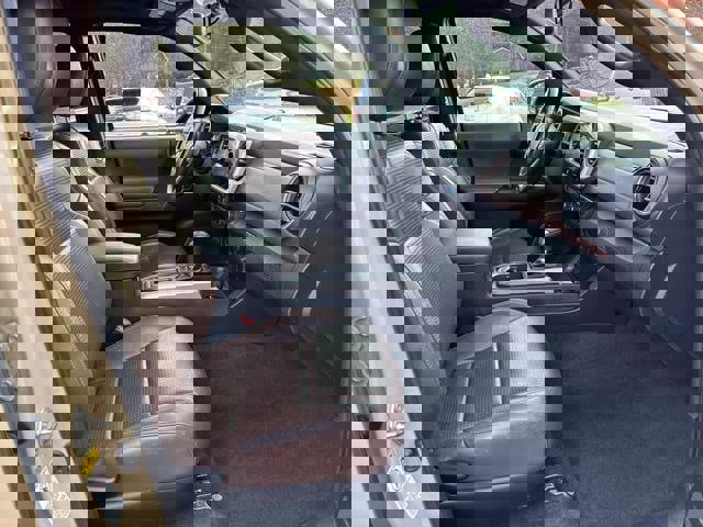 Used 2017 Toyota Tacoma Limited image 15