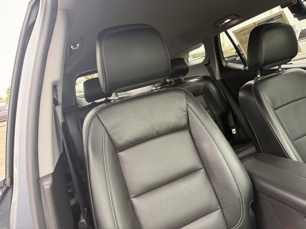 Used 2024 GMC Terrain SLT image 43