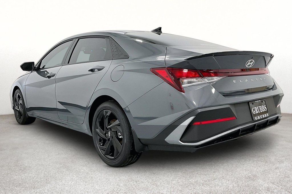 New 2026 Hyundai Elantra SEL Sport FWD image 4