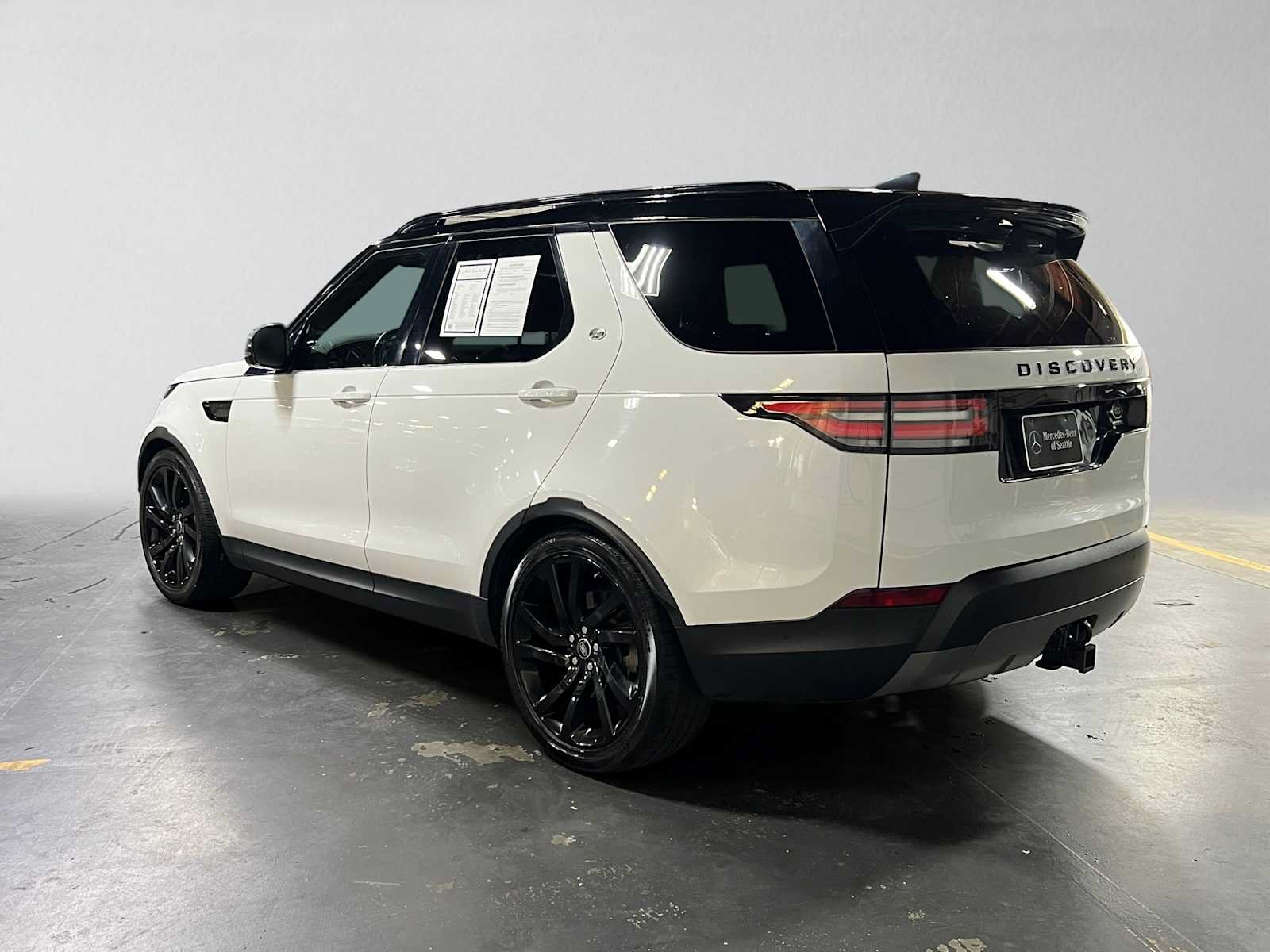 Used 2017 Land Rover Discovery HSE Luxury AWD/4WD image 5
