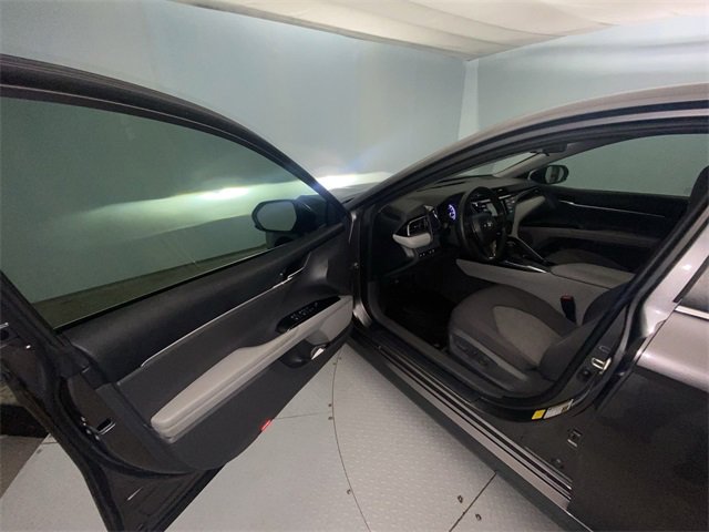 Used 2020 Toyota Camry LE image 11
