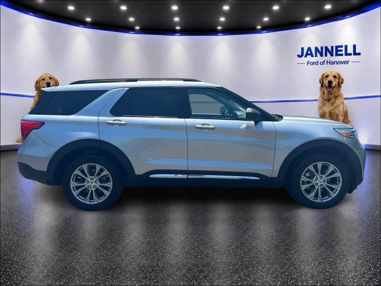Used 2023 Ford Explorer XLT w/ Equipment Group 202A AWD/4WD image 4