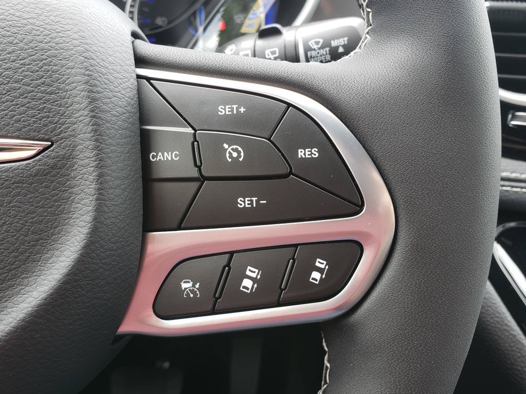 New 2026 Chrysler Pacifica Select AWD/4WD image 21