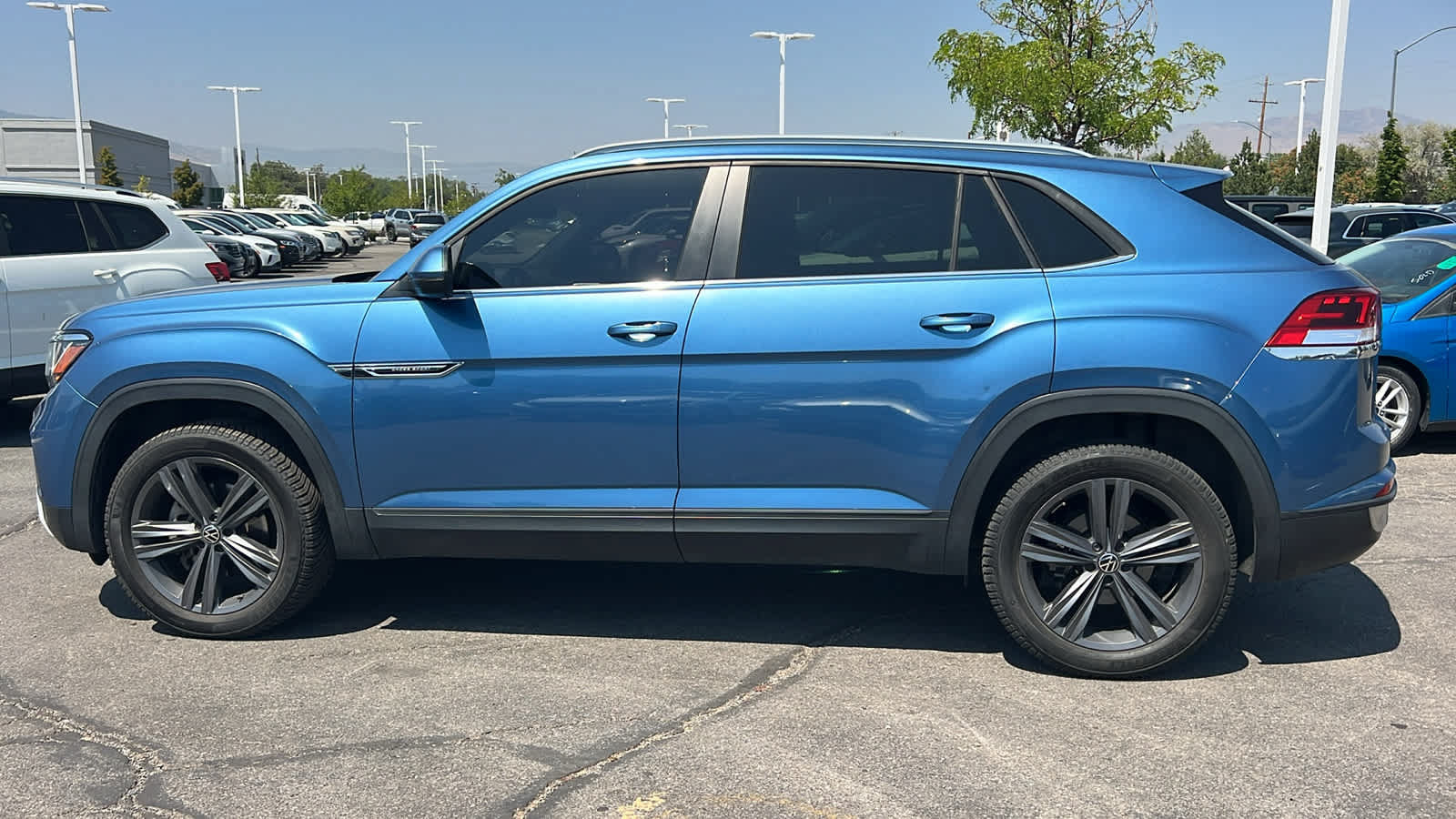 Used 2020 Volkswagen Atlas Cross Sport SE AWD/4WD image 8