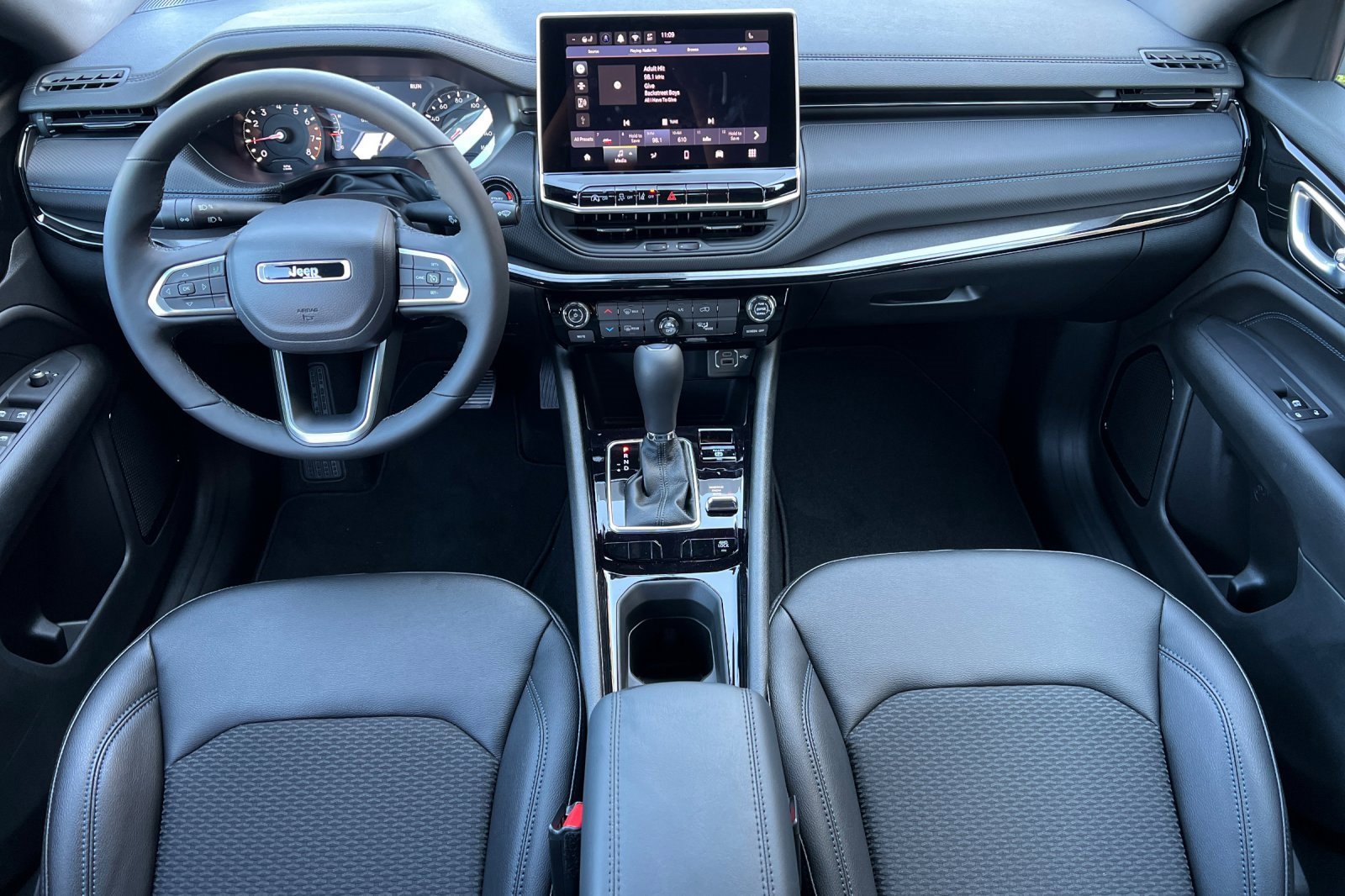 New 2026 Jeep Compass Latitude image 13