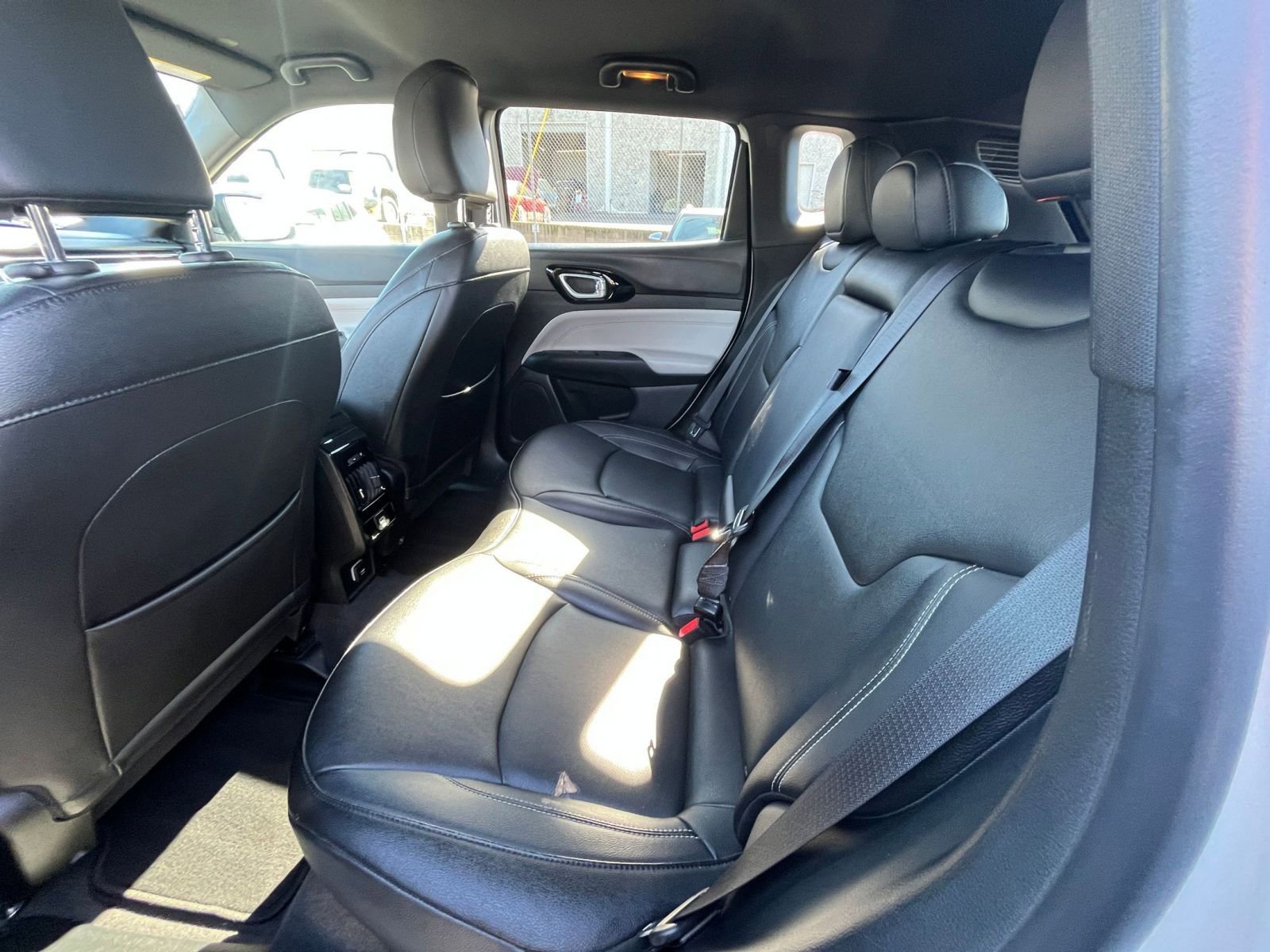 Used 2025 Jeep Compass Limited image 27