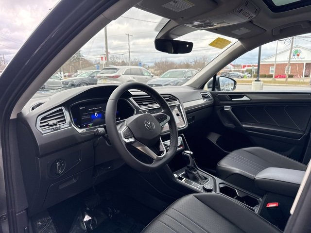 Used 2022 Volkswagen Tiguan SE image 9