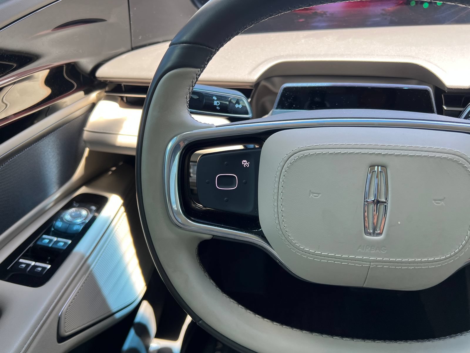 Used 2024 Lincoln Nautilus Reserve AWD/4WD image 26