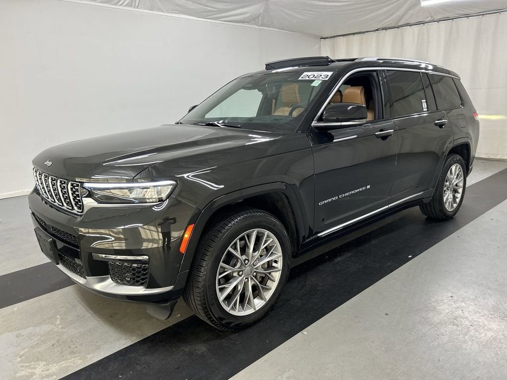 Used 2023 Jeep Grand Cherokee L Summit w/ Advanced Protech Group IV AWD/4WD image 5