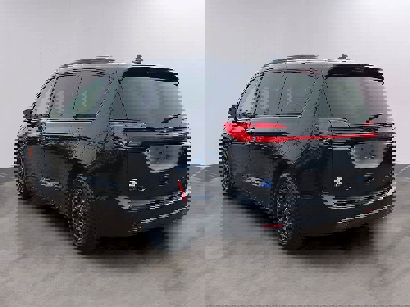 Used 2024 Chrysler Pacifica Premium image 6