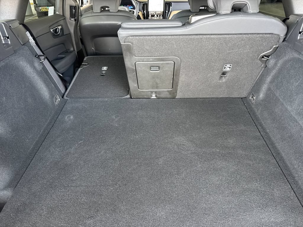 New 2026 Volvo XC60 B5 Core AWD/4WD image 14