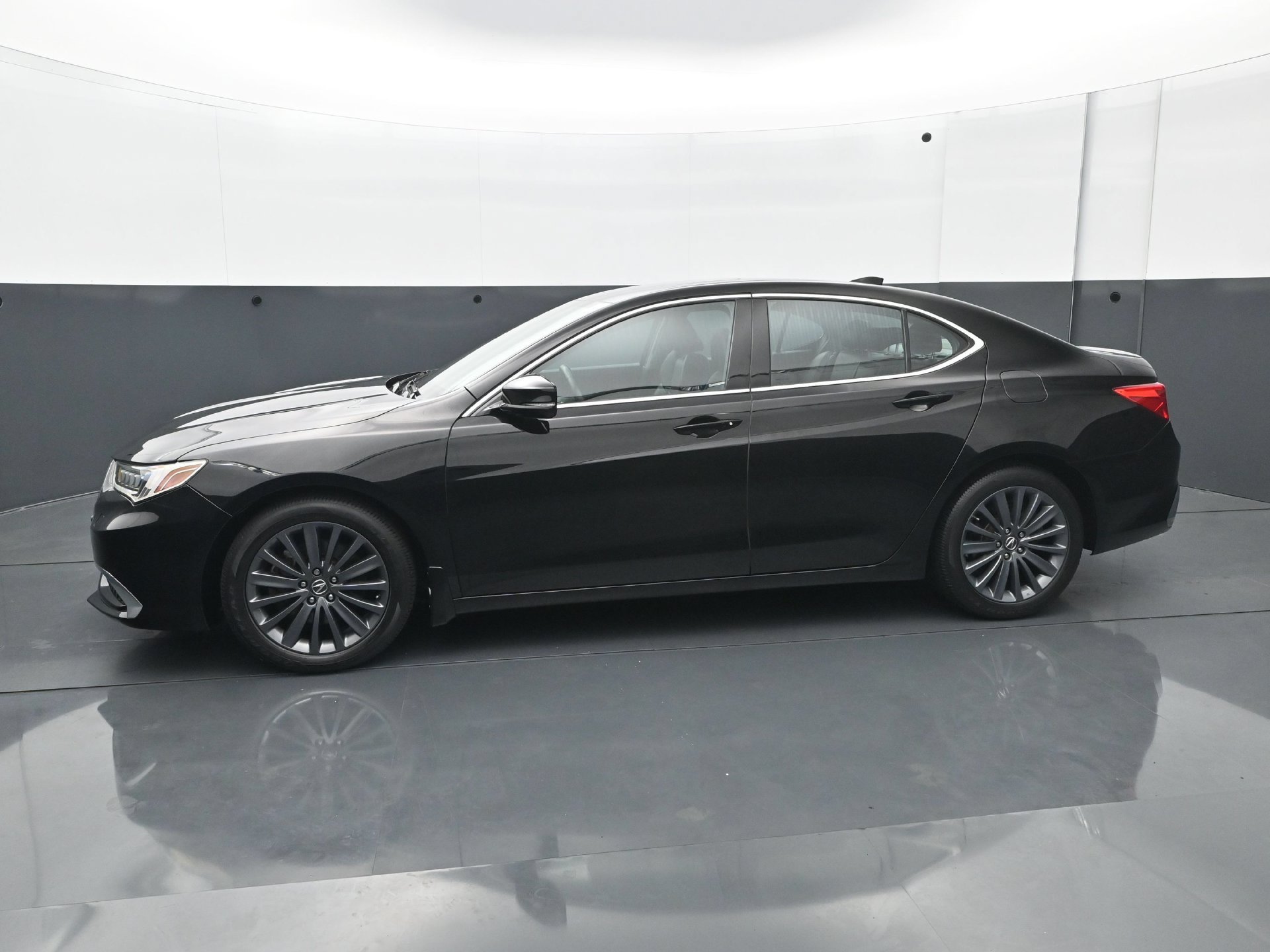 Used 2019 Acura TLX w/ Technology Package AWD/4WD image 3