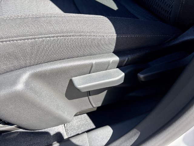 Used 2025 Chevrolet Equinox LT FWD image 12
