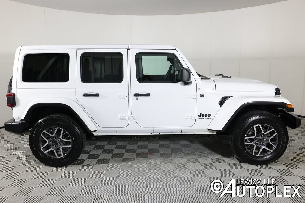 Used 2026 Jeep Wrangler Unlimited Sahara AWD/4WD image 4