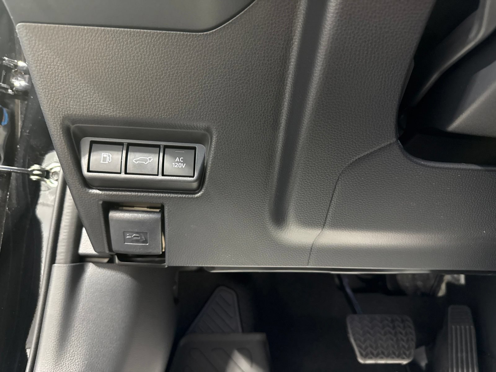 New 2025 Toyota Prius Plug-In Hybrid w/ Limited Premium Package FWD image 38