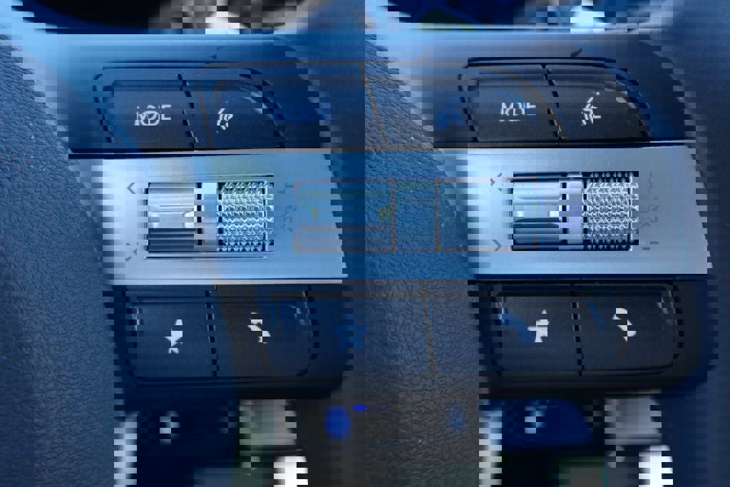 Used 2025 Hyundai Kona SEL image 13