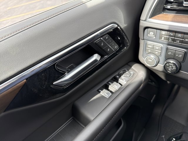 New 2026 Chevrolet Suburban High Country AWD/4WD image 14